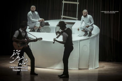 نمایش «لوتوس خواران»-عکس: محمود ممتازان