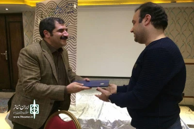 در همایش آثار برگزیده استانی سی و پنجمین جشنواره بین المللی تئاتر فجر ایران

رییس انجمن هنرهای نمایشی استان خوزستان تقدیر شد