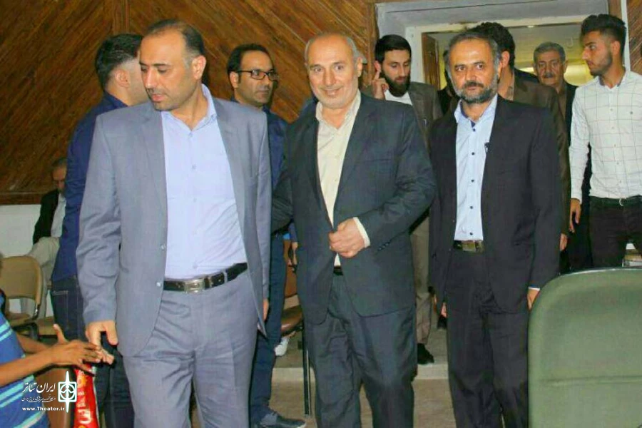 نشست صمیمی هنرمندان و اهالی فرهنگ و هنر با حاج علی عسکر ظاهری نماینده محترم شهرستانهای مسجدسلیمان ،لالی، هفتکل و اندیکا در مجلس شورای اسلامی و بزرگداشت روز جهانی تاتر و روز ملی هنرهای نمایشی  در مسجدسلیمان