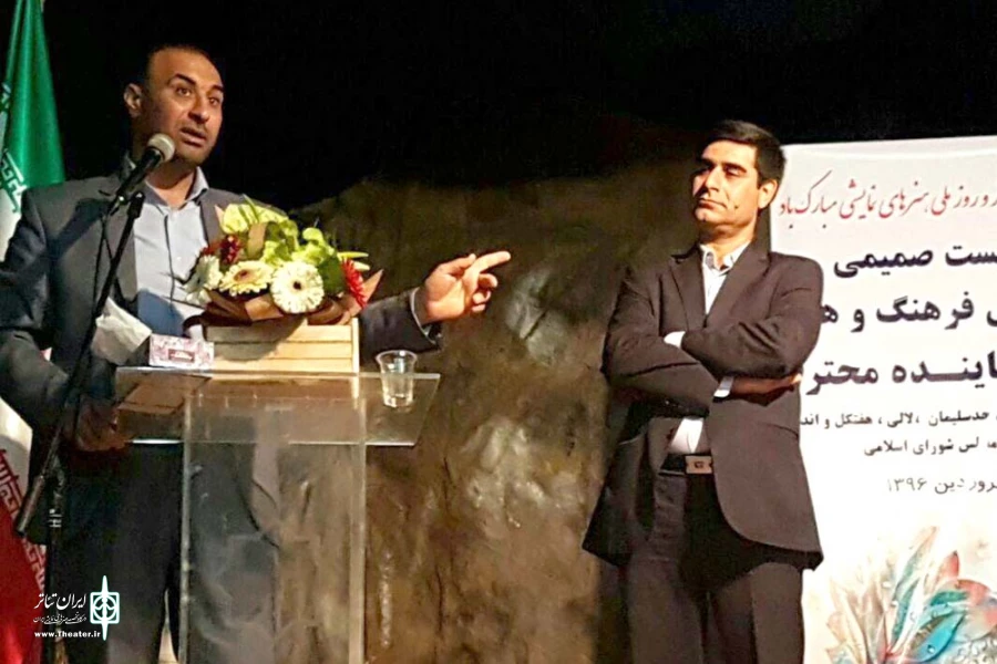 نشست صمیمی هنرمندان و اهالی فرهنگ و هنر با حاج علی عسکر ظاهری نماینده محترم شهرستانهای مسجدسلیمان ،لالی، هفتکل و اندیکا در مجلس شورای اسلامی و بزرگداشت روز جهانی تئاتر و روز ملی هنرهای نمایشی در مسجدسلیمان