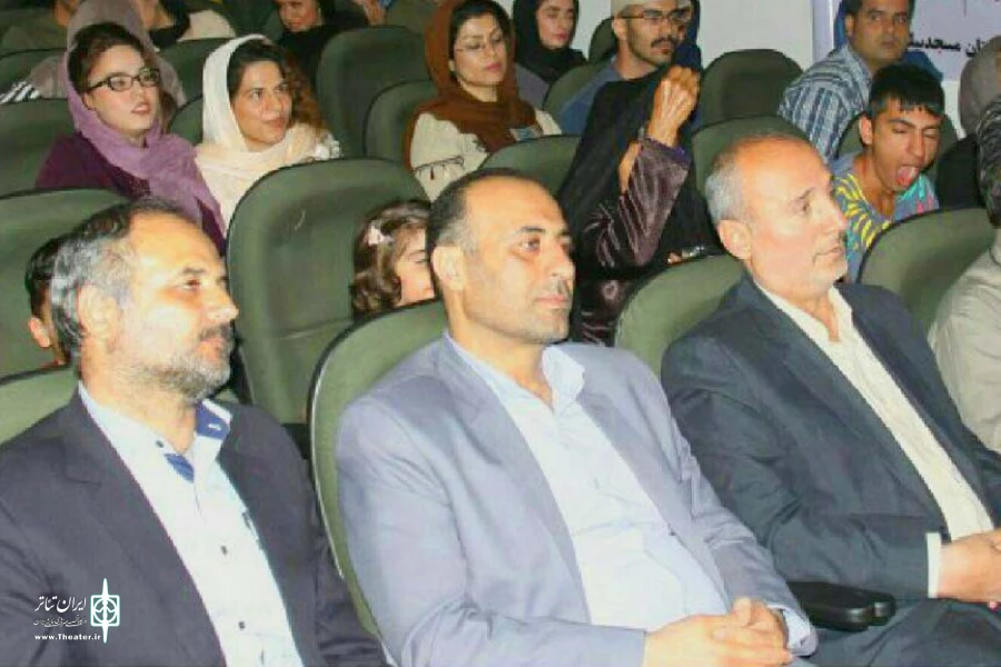 نشست صمیمی هنرمندان و اهالی فرهنگ و هنر با حاج علی عسکر ظاهری نماینده محترم شهرستانهای مسجدسلیمان ،لالی، هفتکل و اندیکا در مجلس شورای اسلامی و بزرگداشت روز جهانی تئاتر و روز ملی هنرهای نمایشی در مسجدسلیمان