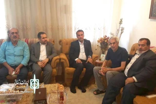 عیادت مدیرکل فرهنگ و ارشاد اسلامی از منوچهر بهارلویی هنرمند تئاتر خوزستانی