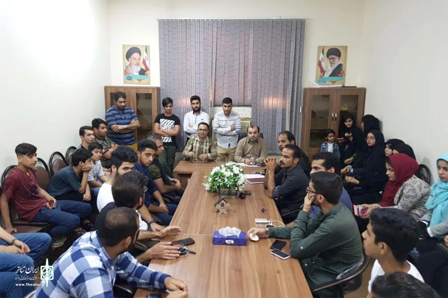 نشست هم اندیشی هنرمندان تئاتر بندر امام خمینی (ره) برگزار شد 2