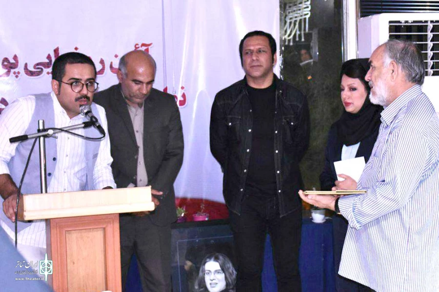 از پوستر و کلیپ نمایش «موج سواری در چشمان سپید» طی مراسمی رونمایی شد 5