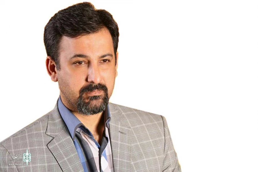 تئاتر رسانه ای است که خبرنگاران آن، بازیگرانی هستند که کلمات را اجرا می کنند 2