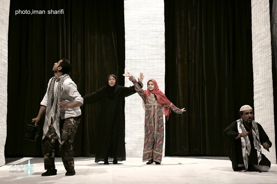 نمایش «رقص گیس ها در باد»-کارگردان: مریم طرفی-عکاس: ایمان شریفی- بیست و نهمین جشنواره تئاتر استان خوزستان