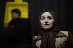نمایش «زیر باران از تو می خوانم»-کارگردان:حسین قنوات امانی-عکاسان:داریوش قنبرنسب-علی مکی-تماشاخانه چهارسو بهبهان-شهریورماه 1396