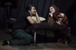 نمایش «زیر باران از تو می خوانم»-کارگردان:حسین قنوات امانی-عکاسان:داریوش قنبرنسب-علی مکی-تماشاخانه چهارسو بهبهان-شهریورماه 1396