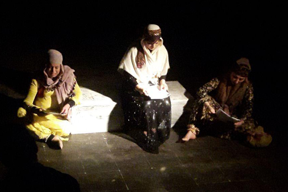 نمایشنامه خوانی «این قصه برای نخوابیدن است» در ماهشهر