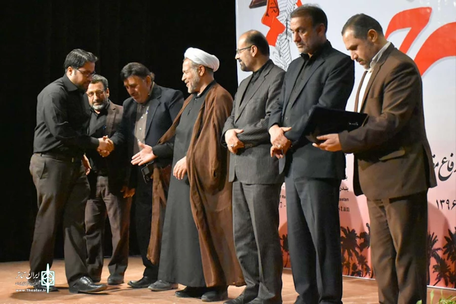 آئین اختتامیه دومین همایش نمایشنامه خوانی «خط سرخ» در بهبهان-عکاس: محمد حاجی زاده- محمد آموزگاران-شنبه یکم مهرماه 96-تالار آفاق بهبهان