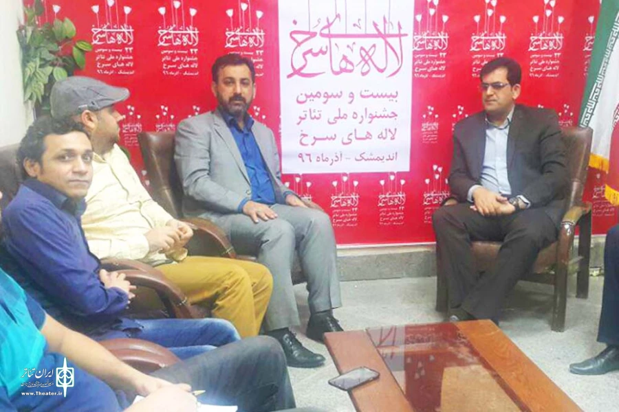 بازدید ارمغان بهداروند از ستاد برگزاری جشنواره ملی تئاتر لاله های سرخ اندیمشک 2