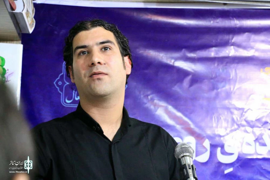آئین رونمایی از نمایشنامه «پرسه در لابه لای فریم های به هم چسبیده ی روی تایم لاین» در اهواز