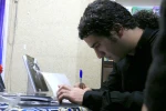 آئین رونمایی از نمایشنامه «پرسه در لابه لای فریم های به هم چسبیده ی روی تایم لاین» در اهواز