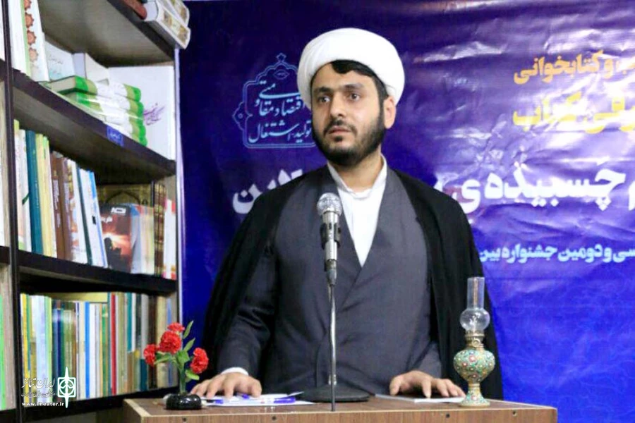 آئین رونمایی از نمایشنامه «پرسه در لابه لای فریم های به هم چسبیده ی روی تایم لاین» در اهواز