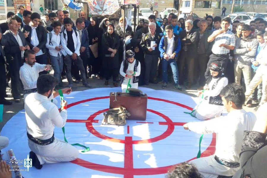 پنج نمایش صحنه ای و خیابانی در روز سوم جشنواره ملی تئاتر لاله های سرخ  5