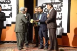 در مراسم اختتامیه دومین جشنواره فجر استانی خوزستان از خانواده شهید گله دارزاده تقدیر شد 2