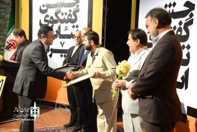 در مراسم اختتامیه دومین جشنواره فجر استانی خوزستان در بهبهان؛

از دبیر دومین جشنواره فجر استانی خوزستان با اهداء تندیس جام زندگی تقدیر شد