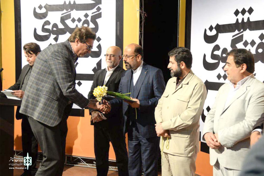 از دبیر دومین جشنواره فجر استانی خوزستان با اهداء تندیس جام زندگی تقدیر شد 3