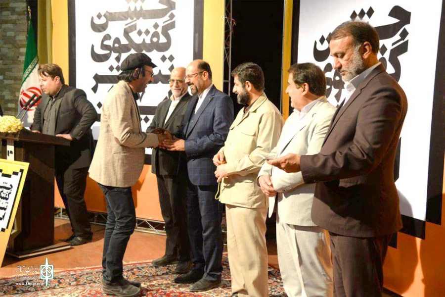 از دبیر دومین جشنواره فجر استانی خوزستان با اهداء تندیس جام زندگی تقدیر شد 4