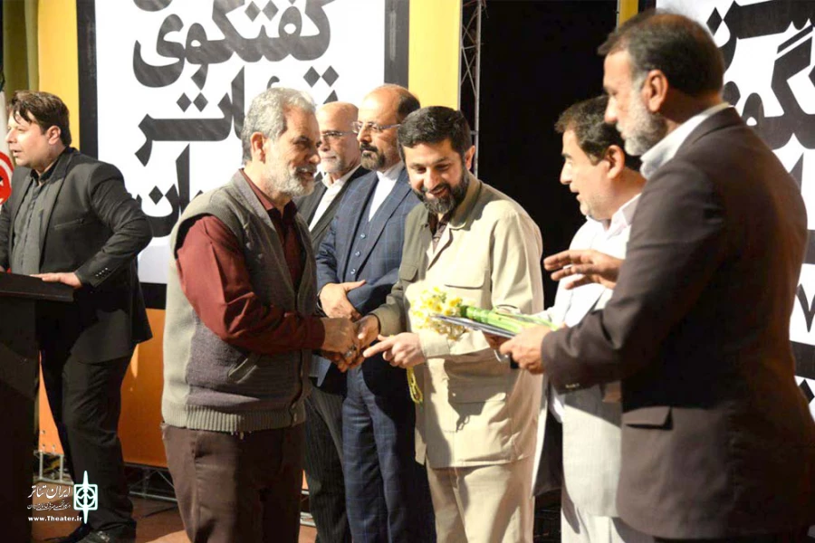 از دبیر دومین جشنواره فجر استانی خوزستان با اهداء تندیس جام زندگی تقدیر شد 5