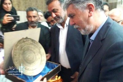 با اهداء تندیس جام زندگی و حلقه قدرت به وزیر فرهنگ و ارشاد اسلامی؛

پوستر سمینار ملی «ظرفیت های نمایشی جام زندگی» توسط وزیر فرهنگ و ارشاد اسلامی رونمایی شد