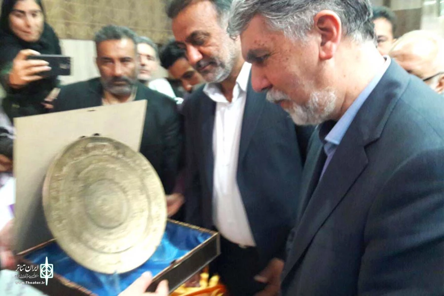 پوستر سمینار ملی «ظرفیت های نمایشی جام زندگی» توسط وزیر فرهنگ و ارشاد اسلامی رونمایی شد 2