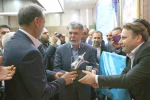 تندیس «جشنواره بین المللی تئاتر عربی خوزستان» به وزیر فرهنگ و ارشاد اسلامی اهداء شد 2