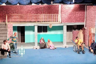 نمایش کمدی «دس دسا علیرضا 2» با بیش 20 هزار مخاطب در 113 اجرا تا نیمه شهریور بر روی صحنه است 4