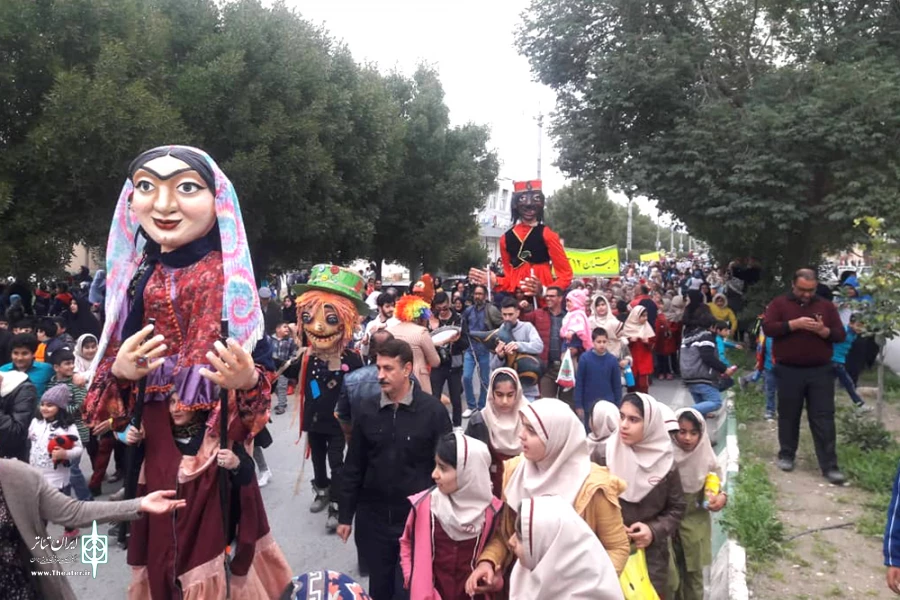 شادپیمایی بزرگ عروسک ها در آئین افتتاح سومین جشنواره نمایش های آئینی سنتی نرگس ارغون در بهبهان 2