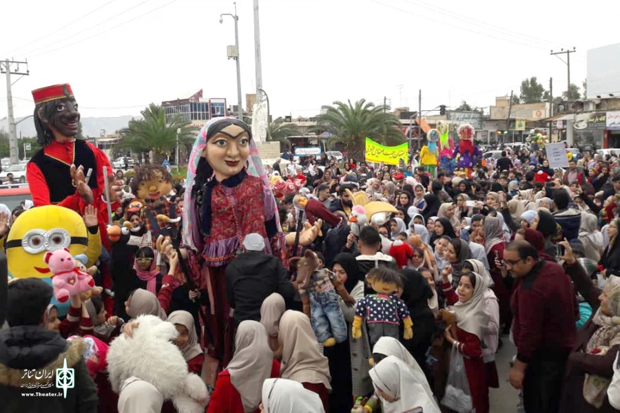 شادپیمایی بزرگ عروسک ها در آئین افتتاح سومین جشنواره نمایش های آئینی سنتی نرگس ارغون در بهبهان 3