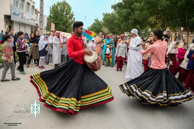 شادپیمایی افتتاحیه سومین جشنواره منطقه ای نمایش های آئینی سنتی نرگس ارغون بهبهان - عکس: داریوش قنبرنسب - 23 دبماه 97