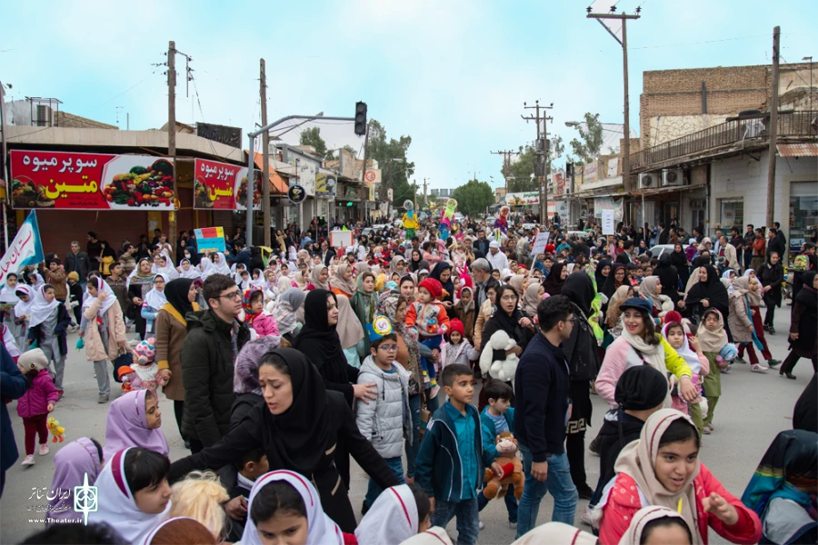 شادپیمایی افتتاحیه سومین جشنواره منطقه ای نمایش های آئینی سنتی نرگس ارغون بهبهان - عکس: داریوش قنبرنسب - 23 دبماه 97