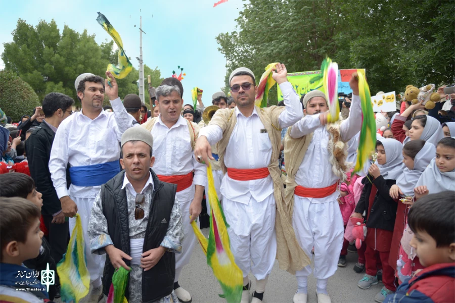 شادپیمایی افتتاحیه سومین جشنواره منطقه ای نمایش های آئینی سنتی نرگس ارغون بهبهان - عکس: داریوش قنبرنسب - 23 دبماه 97