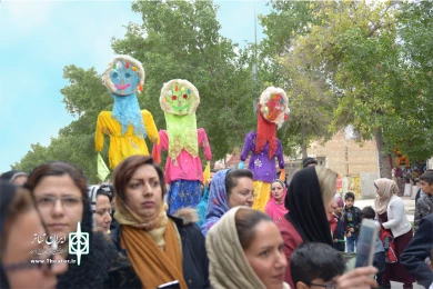 شادپیمایی افتتاحیه سومین جشنواره منطقه ای نمایش های آئینی سنتی نرگس ارغون بهبهان - عکس: داریوش قنبرنسب - 23 دبماه 97