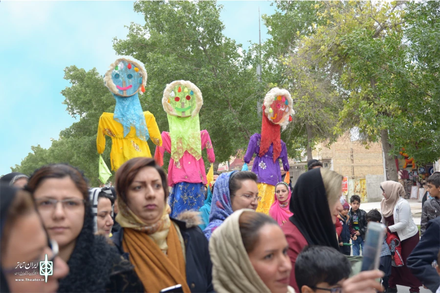 شادپیمایی افتتاحیه سومین جشنواره منطقه ای نمایش های آئینی سنتی نرگس ارغون بهبهان - عکس: داریوش قنبرنسب - 23 دبماه 97