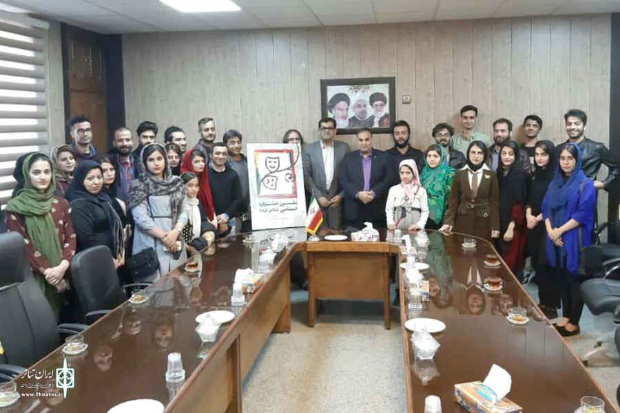 از پوستر اولین جشنواره استانی تئاتر برنا در اندیمشک رونمایی شد 3