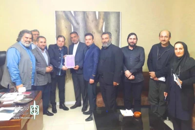 با حضور اعضای شورای راهبردی تئاتر و مجموعه هنری اداره کل؛

برنامه های پیشنهادی و تقویم تئاتر استان خوزستان در سال 98 به مدیر کل فرهنگ و ارشاد اسلامی خوزستان تقدیم شد