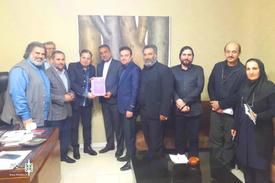 برنامه های پیشنهادی و تقویم تئاتر استان خوزستان در سال 98 به مدیر کل فرهنگ و ارشاد اسلامی خوزستان تقدیم شد 2