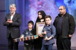 از خانواده هنرمند شهید تئاتر خوزستان، شهید «امید فرجی زنگنه» تجلیل شد 2