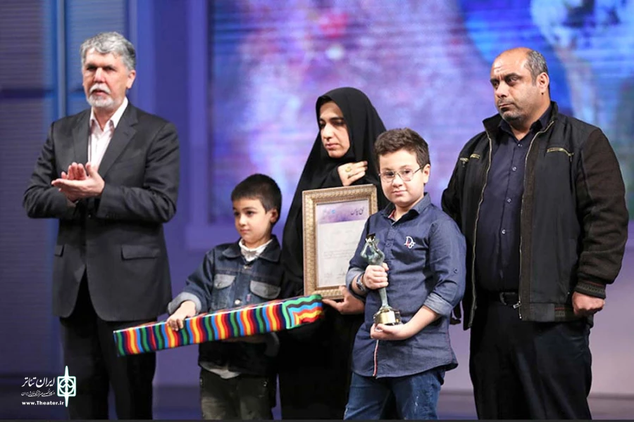 از خانواده هنرمند شهید تئاتر خوزستان، شهید «امید فرجی زنگنه» تجلیل شد 2
