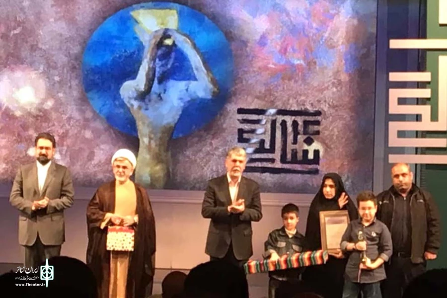 از خانواده هنرمند شهید تئاتر خوزستان، شهید «امید فرجی زنگنه» تجلیل شد 3