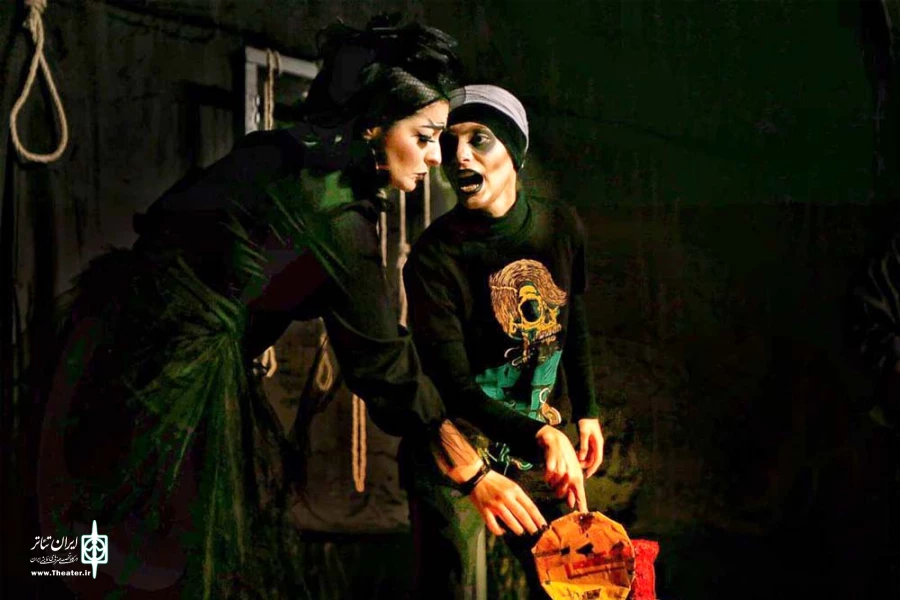 تئاتر «کسب و کار عجیب خانواده تواچ» در اهواز به روی صحنه رفت 5