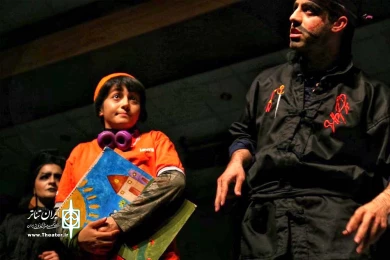 گزارش تصویری نمایش «کسب و کار عجیب خانواده تواچ» به کارگردانی ندا عزیزیه - تالار شهر اهواز - عکس: اعظم خسروی - اسفندماه 1397
