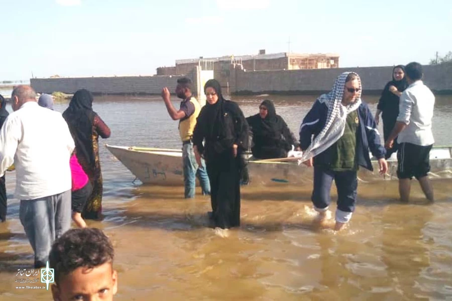 حضور کاروان مهر تئاتر خوزستان در مناطق سیل زده سوسنگرد 3
