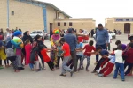 گزارش دومین حضور کاروان مهر هنرمندان تئاتر خوزستان در مناطق سیل زده استان خوزستان 4