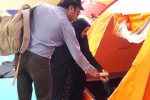 گزارش دومین حضور کاروان مهر هنرمندان تئاتر خوزستان در مناطق سیل زده استان خوزستان 7