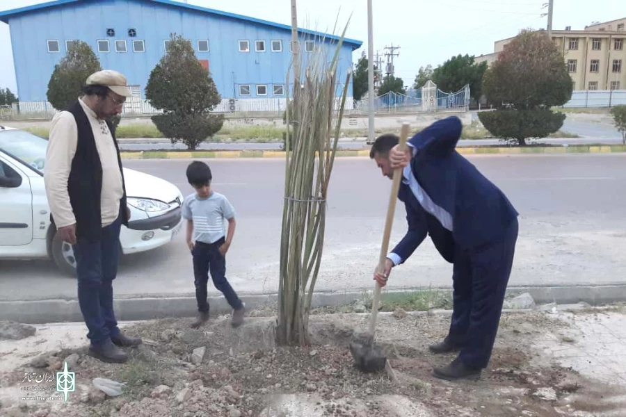 درخت نخل هنرمندان تئاتر در شهرستان بهبهان کاشته شد 5