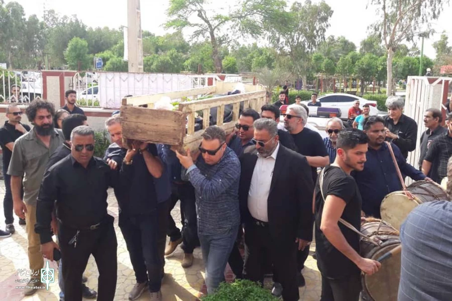 آخرین وداع هنرمندان تئاتر خوزستان با پیشکسوت تئاتر آبادان و بدرقه پیکر آن مرحوم به استان بوشهر 3