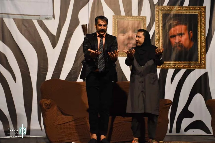 نمایش کمدی اجتماعی « مو دارُم پیر میشُم » در شهرستان بندر ماهشهر به روی صحنه است 2