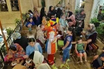 شادپیمایی و قصه گویی عروسکها در روز دختر توسط گروه تئاتر ترنج شوشتر-خانه تاریخی مقدم- تیرماه 1398